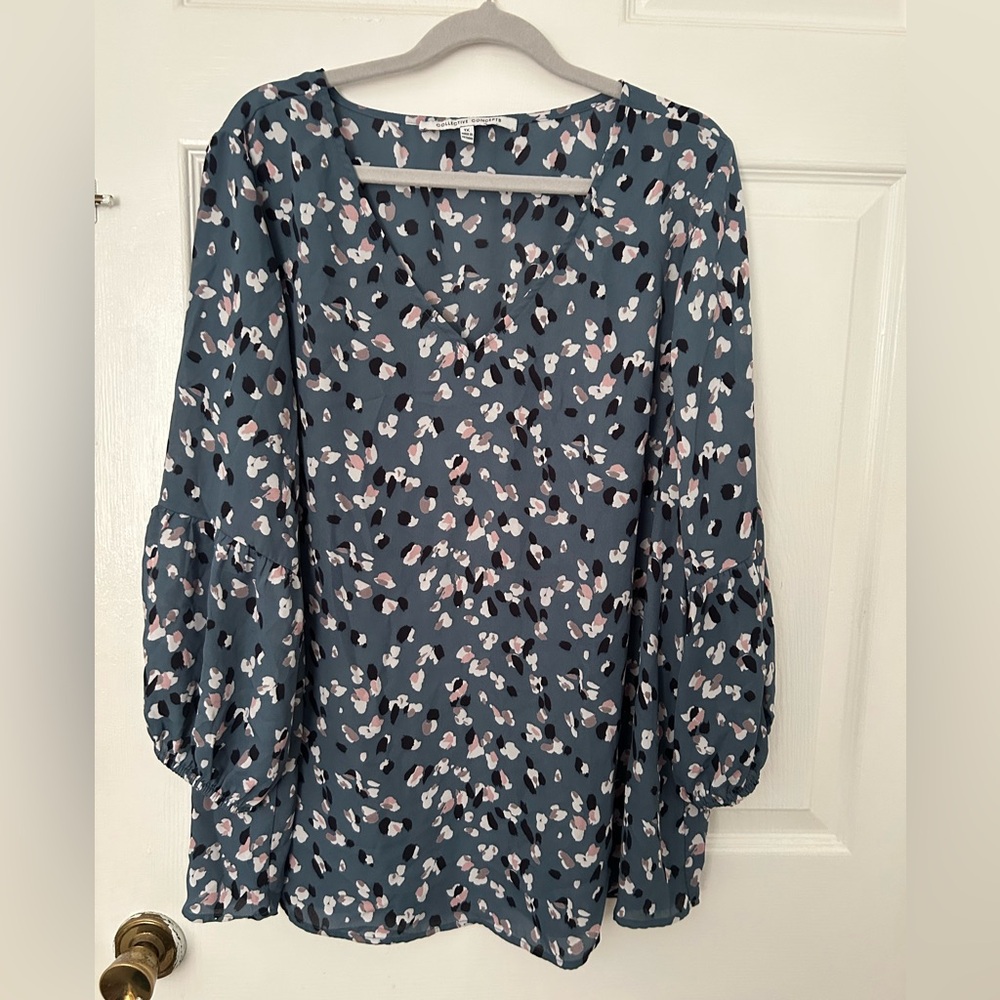 Collective Concepts Gray Printed V-Neck Blouse with Balloon Sleeves